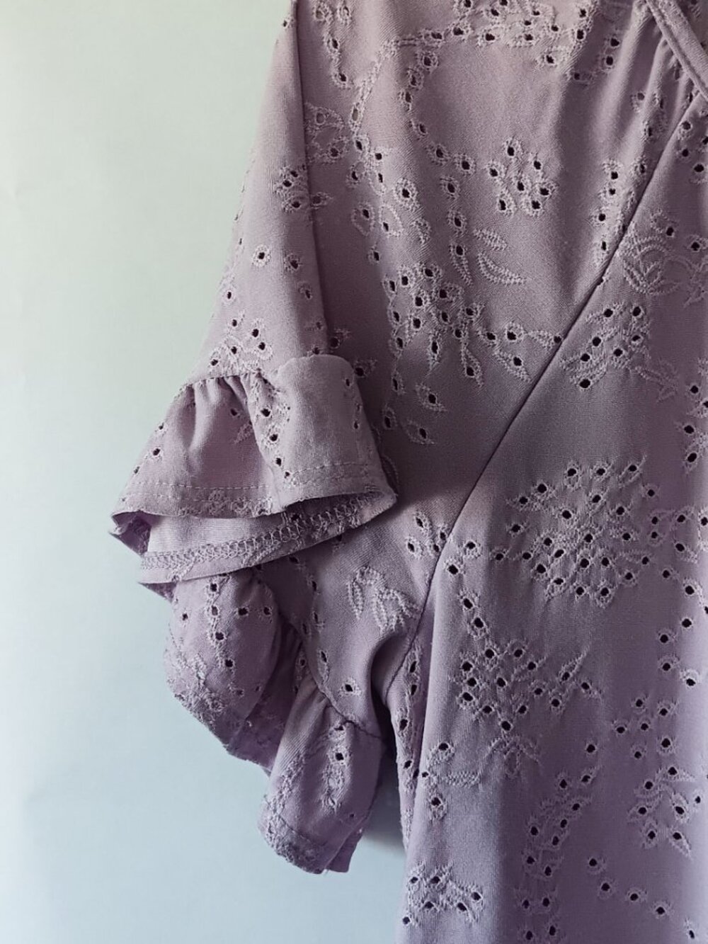 W5 Lavender Eyelet Lace Blouse Size M - Picture 3 of 9